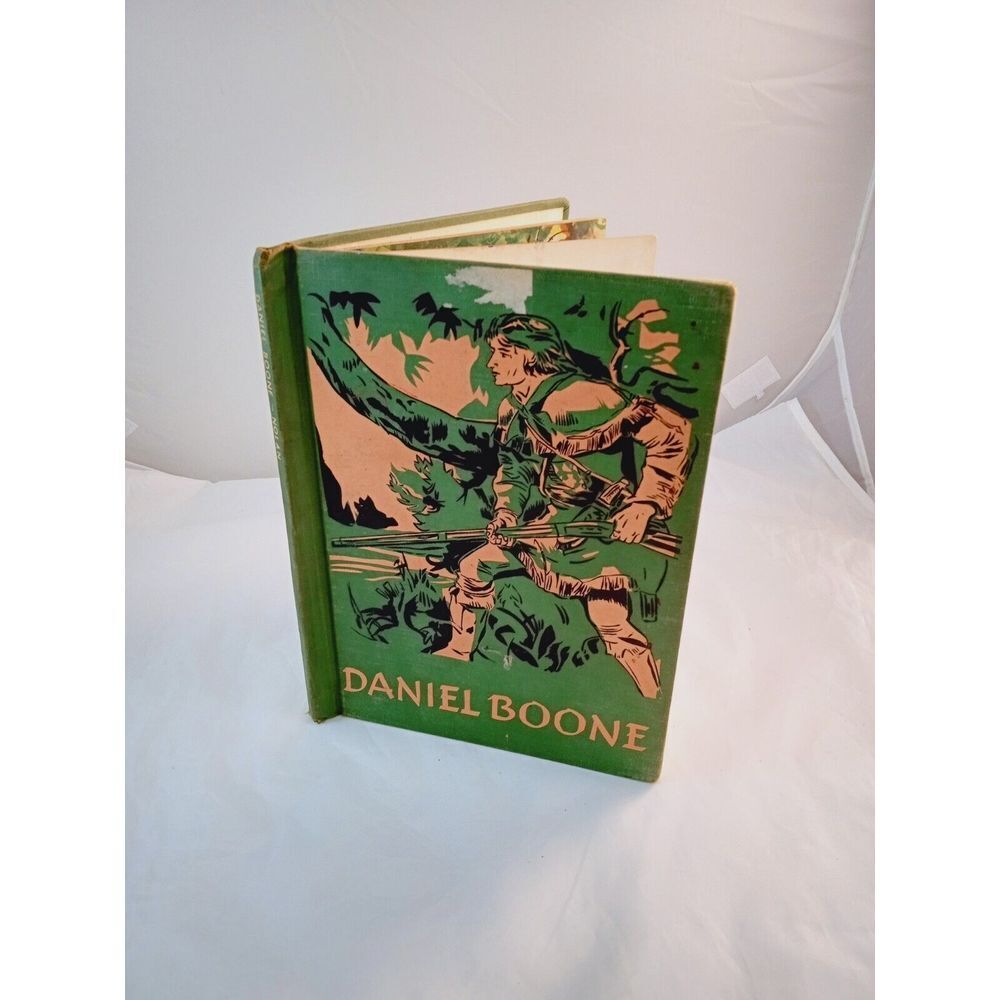 Daniel Boone (Real People) illustrated Hardback 1950 by Jeannette Covert Nolan‎